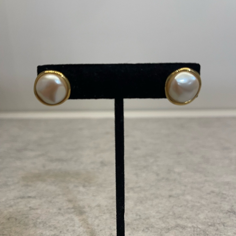 Monet Gold and Pearl Button Earrings 💕